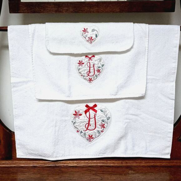 🎄Vintage Christmas Towel Set Monogram G Heart 💖 Holiday Bath Distressed - Picture 6 of 9